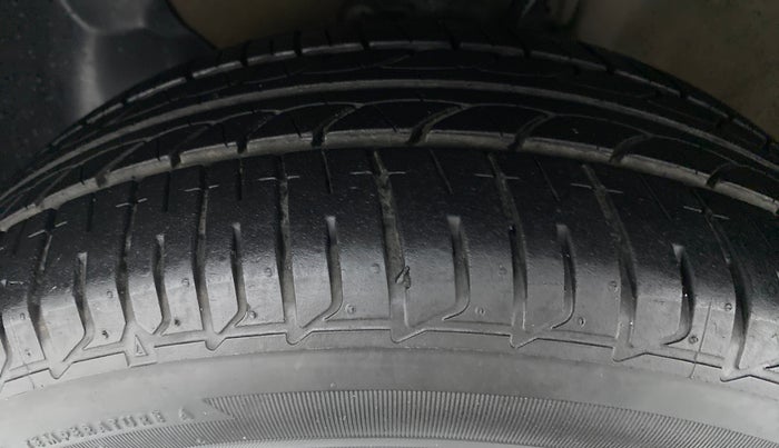 2016 Hyundai i20 Active 1.4 S, Diesel, Manual, 1,17,692 km, Left Front Tyre Tread