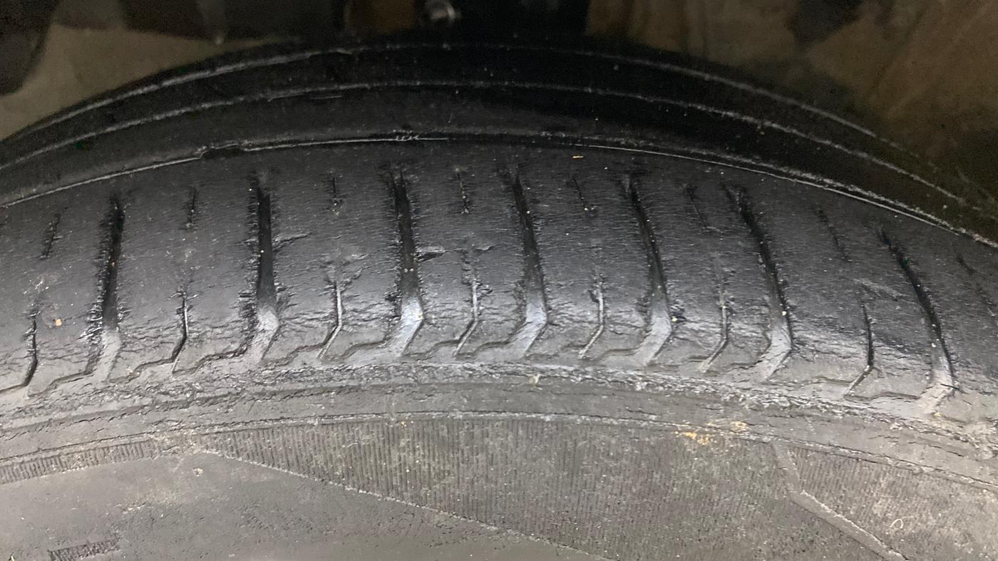 2015 Honda City 1.5L I-DTEC S, Diesel, Manual, 1,07,034 km, Left Front Tyre Tread