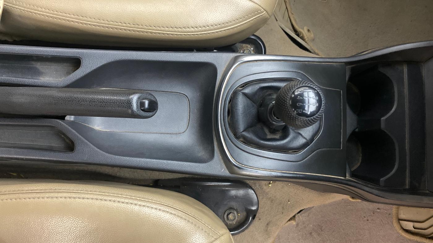 2015 Honda City 1.5L I-DTEC S, Diesel, Manual, 1,07,034 km, Gear Lever