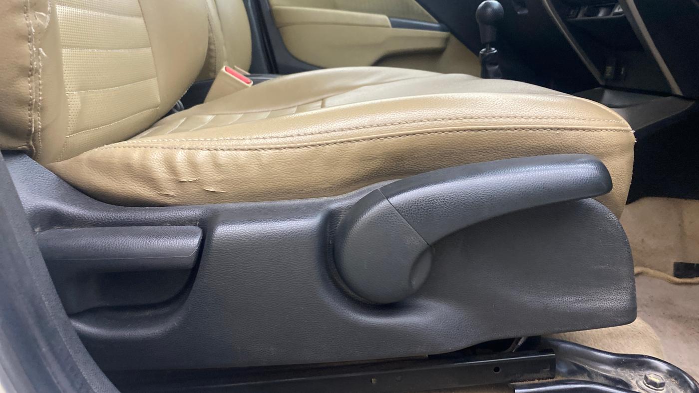 2015 Honda City 1.5L I-DTEC S, Diesel, Manual, 1,07,034 km, Driver Side Adjustment Panel