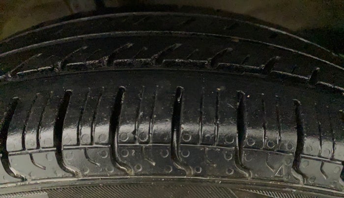 2016 Maruti Wagon R 1.0 LXI CNG, CNG, Manual, 55,511 km, Right Front Tyre Tread