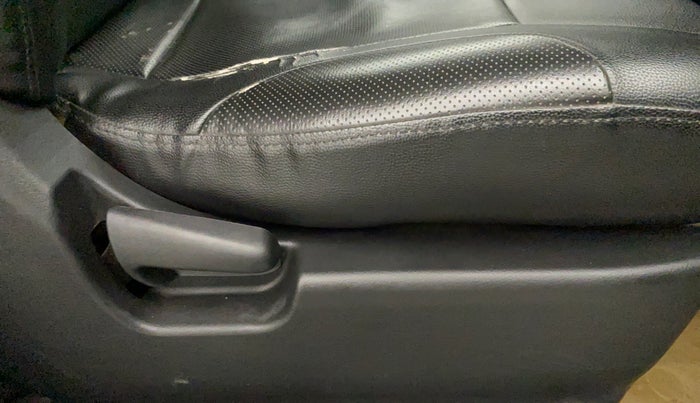 2016 Maruti Wagon R 1.0 LXI CNG, CNG, Manual, 55,511 km, Driver Side Adjustment Panel