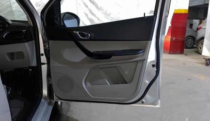 2016 Tata Tiago XZ PETROL, Petrol, Manual, 58,494 km, Driver Side Door Panels Control