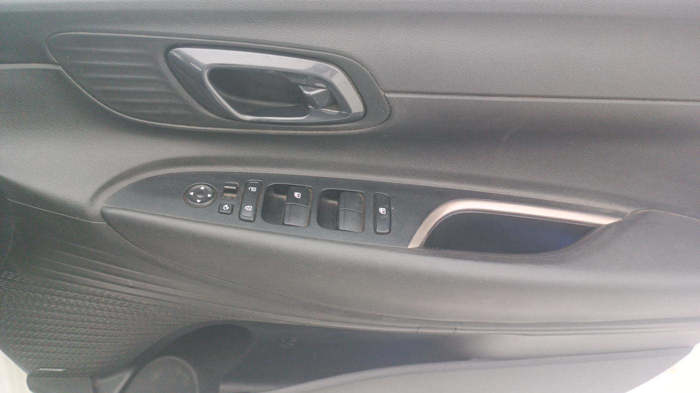 2022 Hyundai NEW I20 ASTA 1.2 MT, Petrol, Manual, 43,102 km, Driver Side Door Panels Control