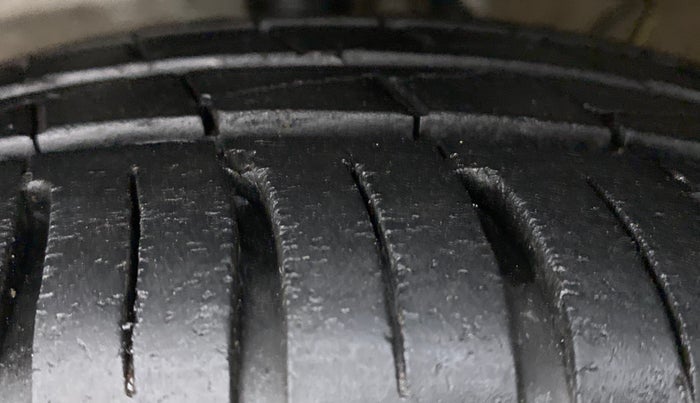 2020 Hyundai AURA S CNG, CNG, Manual, 15,913 km, Left Front Tyre Tread
