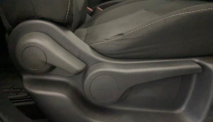 2021 Nissan Kicks XV 1.5, Petrol, Manual, 38,586 km, Driver Side Adjustment Panel