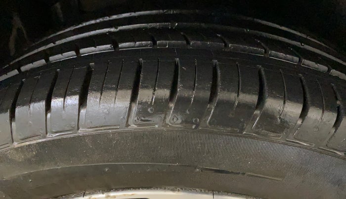 2021 Nissan Kicks XV 1.5, Petrol, Manual, 38,586 km, Right Rear Tyre Tread