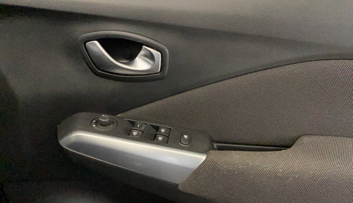 2021 Nissan Kicks XV 1.5, Petrol, Manual, 38,586 km, Driver Side Door Panels Control