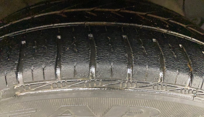 2015 Hyundai Grand i10 SPORTZ 1.1 CRDI, Diesel, Manual, 96,415 km, Right Front Tyre Tread