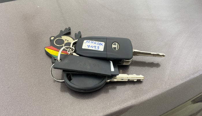 2018 Tata TIGOR XT PETROL, Petrol, Manual, 14,487 km, Key Close Up