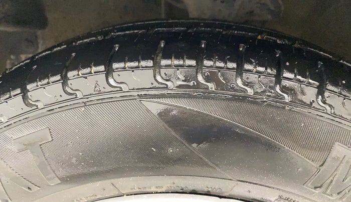 2012 Hyundai i10 MAGNA 1.2, Petrol, Manual, 66,026 km, Left Front Tyre Tread