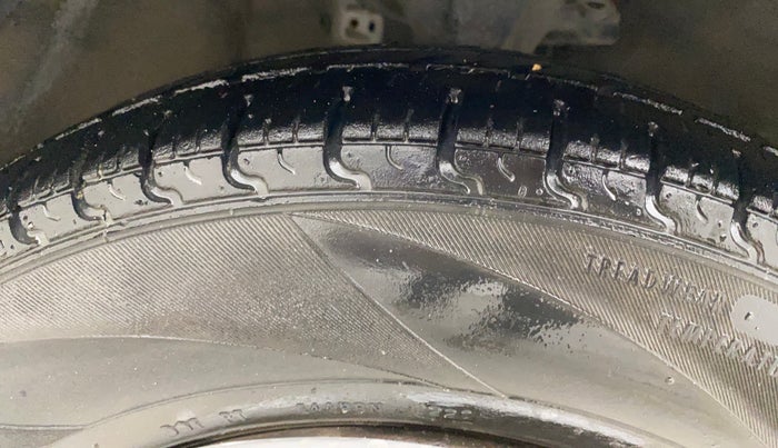 2012 Hyundai i10 MAGNA 1.2, Petrol, Manual, 66,026 km, Right Front Tyre Tread