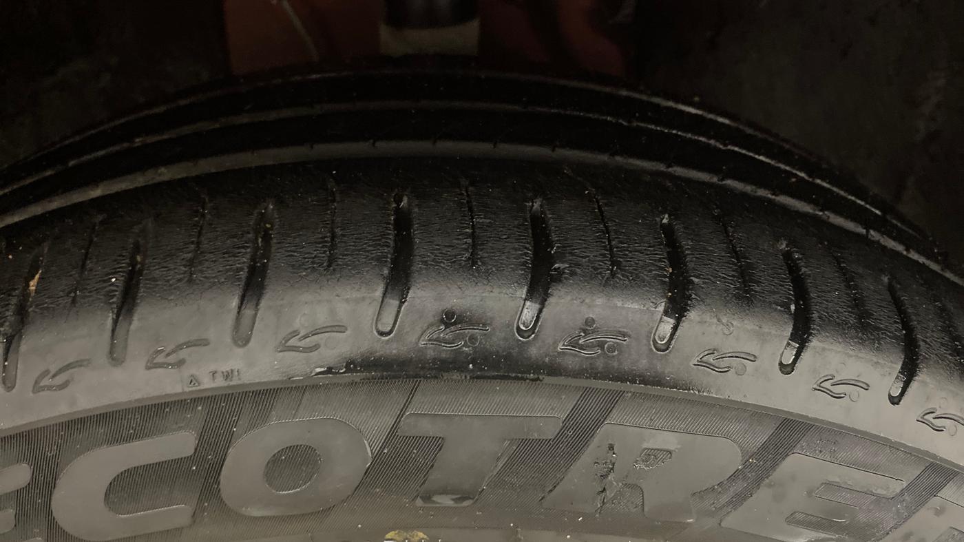 2023 Tata ALTROZ XZA PLUS, Petrol, Automatic, 9,023 km, Right Front Tyre Tread