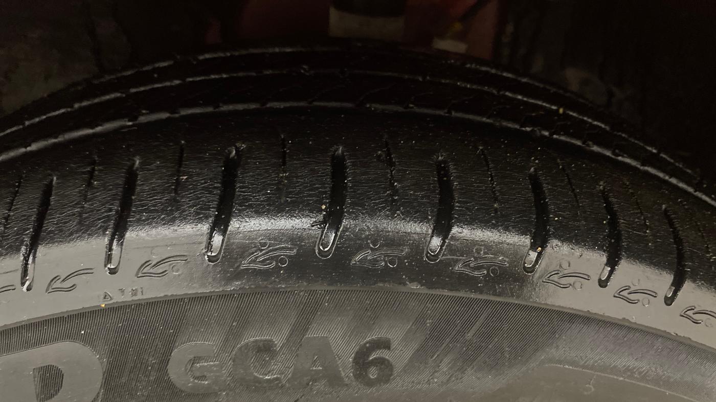 2023 Tata ALTROZ XZA PLUS, Petrol, Automatic, 9,023 km, Left Front Tyre Tread