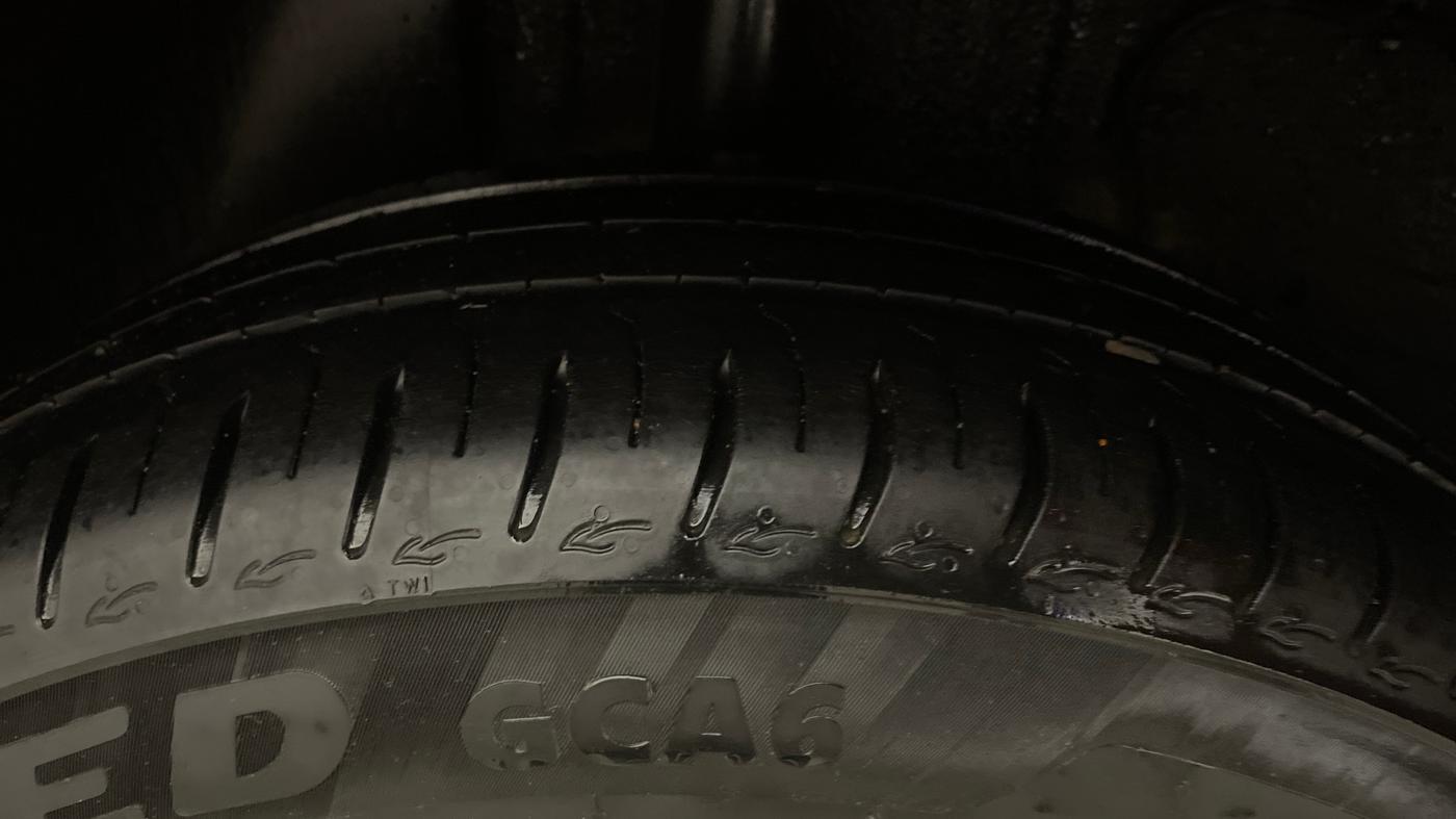 2023 Tata ALTROZ XZA PLUS, Petrol, Automatic, 9,023 km, Right Rear Tyre Tread