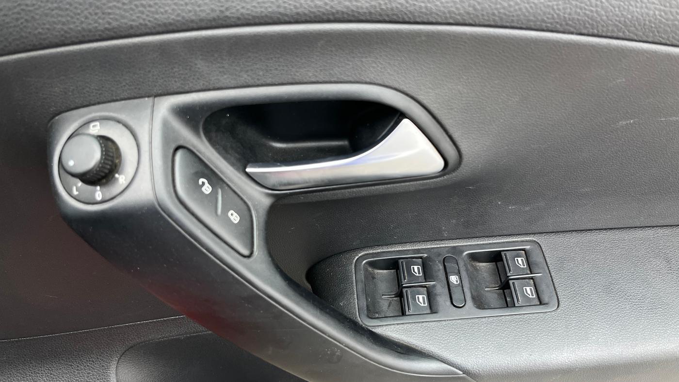 2021 Volkswagen Polo HIGHLINE PLUS 1.0, Petrol, Manual, 39,907 km, Driver Side Door Panels Control