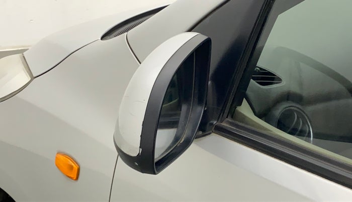 2014 Hyundai i10 SPORTZ 1.1, CNG, Manual, 93,455 km, Left rear-view mirror - ORVM knob broken and not working