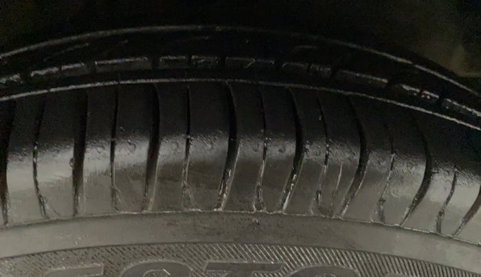 2014 Hyundai i10 SPORTZ 1.1, CNG, Manual, 93,455 km, Left Rear Tyre Tread