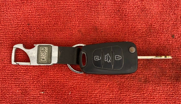 2014 Hyundai i10 SPORTZ 1.1, CNG, Manual, 93,455 km, Key Close Up