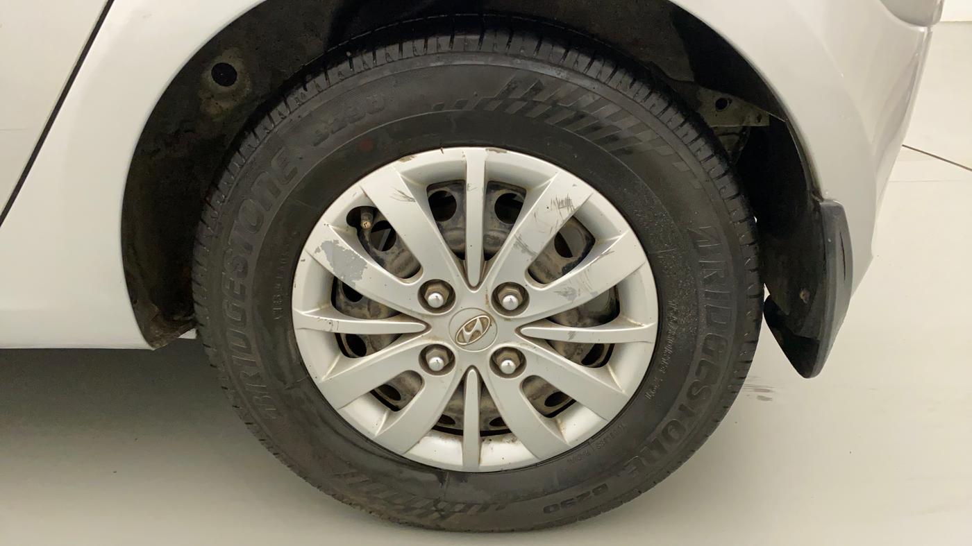 2014 Hyundai i10 SPORTZ 1.1, CNG, Manual, 93,455 km, Left Rear Wheel
