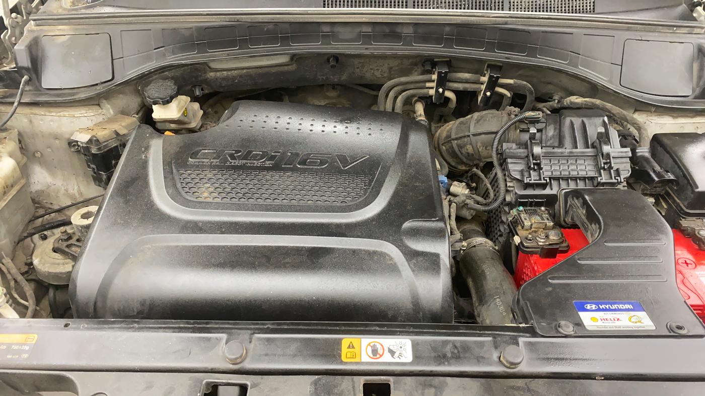 2014 Hyundai Santa Fe 4 WD AT, Diesel, Automatic, 1,45,736 km, Engine View