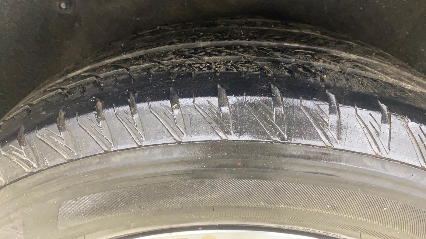 2014 Hyundai Santa Fe 4 WD AT, Diesel, Automatic, 1,45,736 km, Left Rear Tyre Tread
