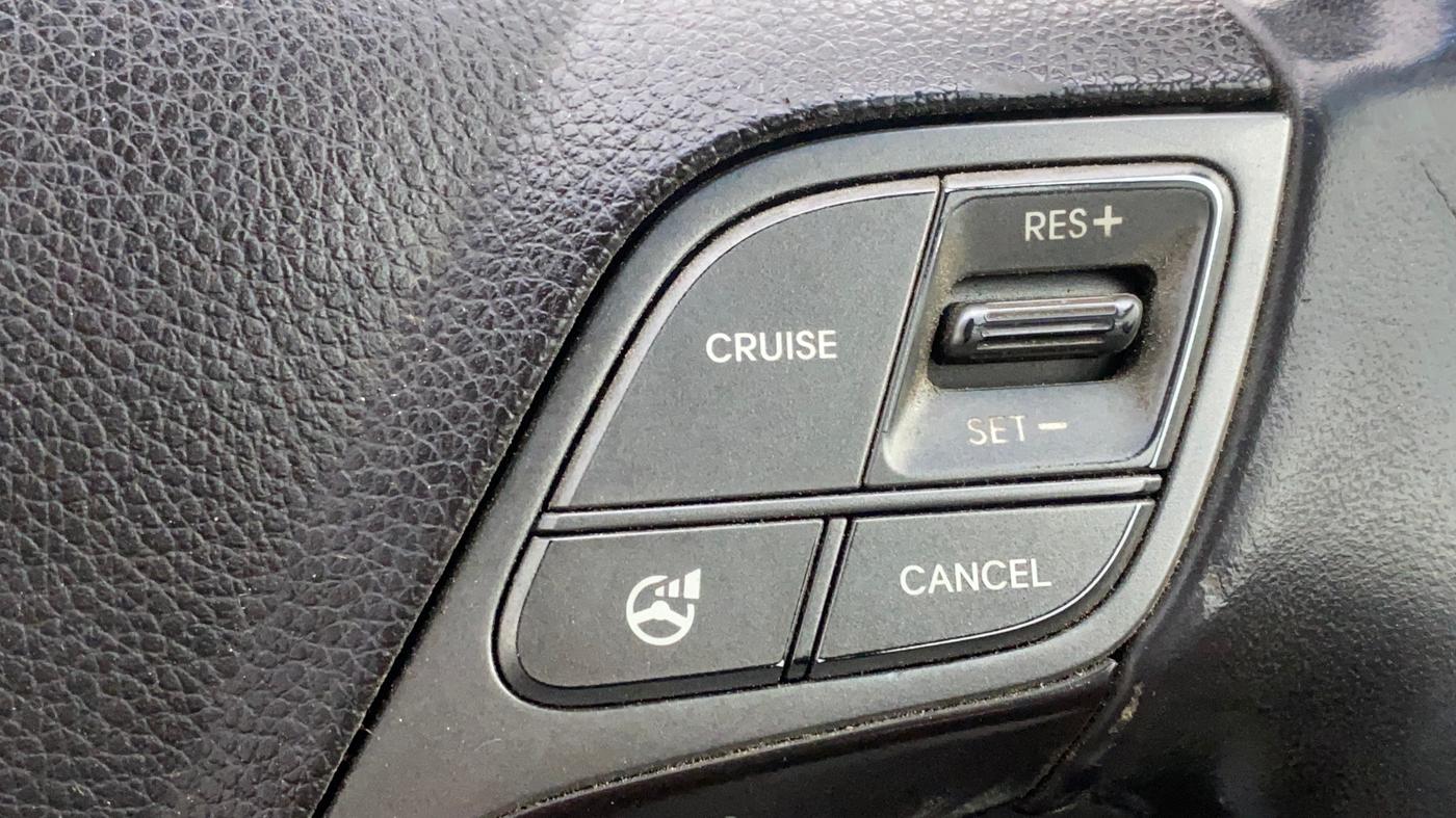 2014 Hyundai Santa Fe 4 WD AT, Diesel, Automatic, 1,45,736 km, Adaptive Cruise Control