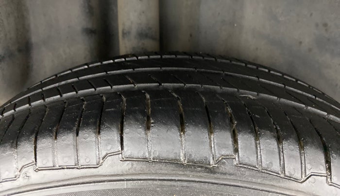 2013 Volkswagen Polo COMFORTLINE 1.2L PETROL, Petrol, Manual, 69,796 km, Right Rear Tyre Tread