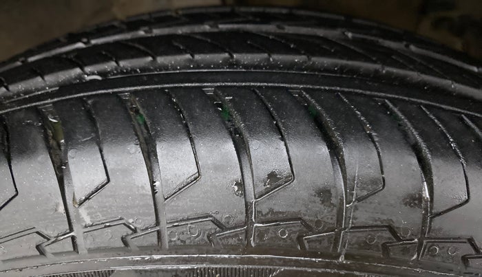 2014 Maruti Swift Dzire AUTOMATIC, Petrol, Automatic, 27,550 km, Right Front Tyre Tread