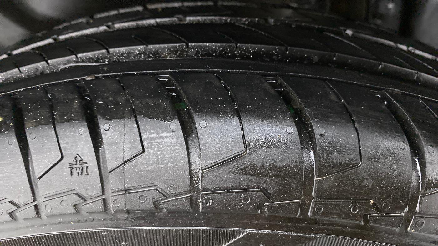 2014 Maruti Swift Dzire AUTOMATIC, Petrol, Automatic, 27,550 km, Left Rear Tyre Tread