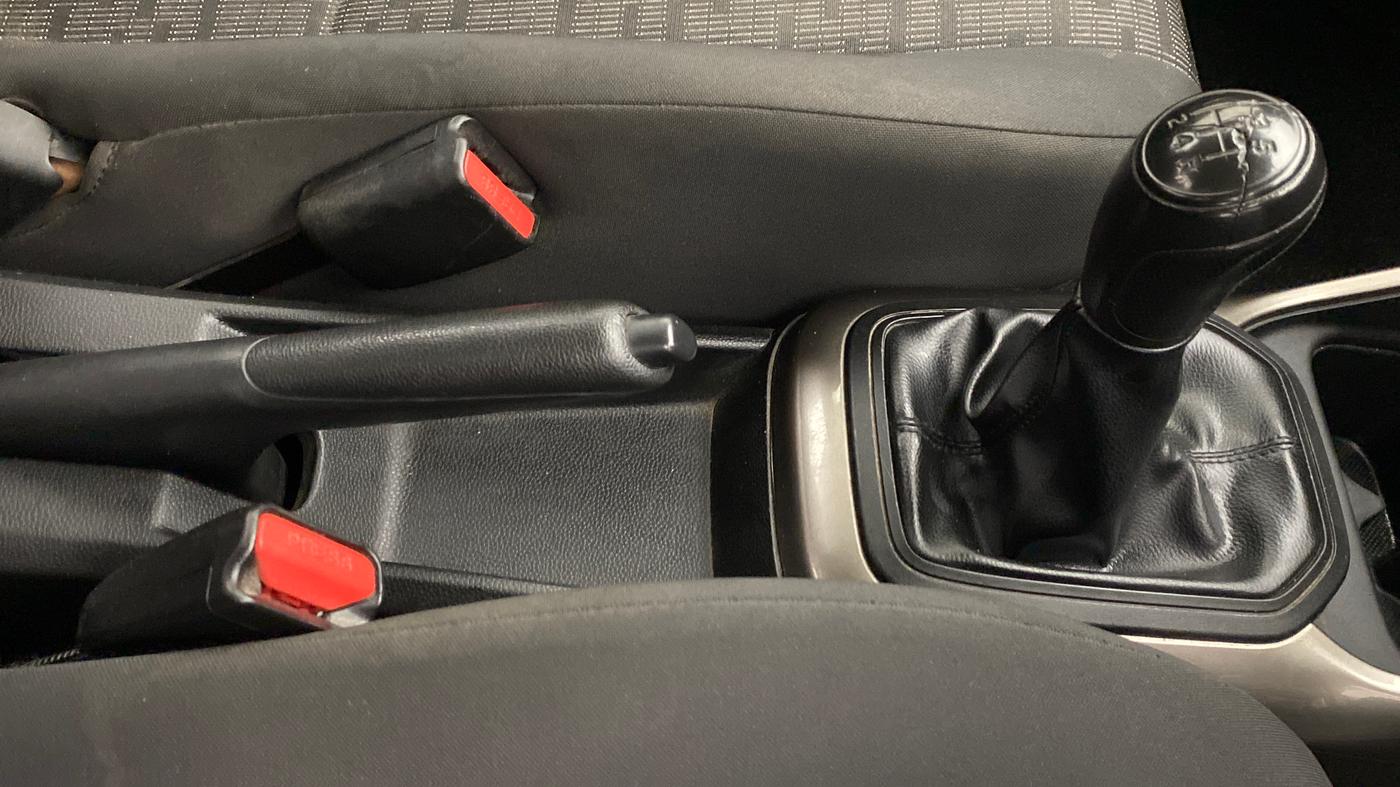 2018 Maruti IGNIS SIGMA 1.2 K12, Petrol, Manual, 46,697 km, Gear Lever