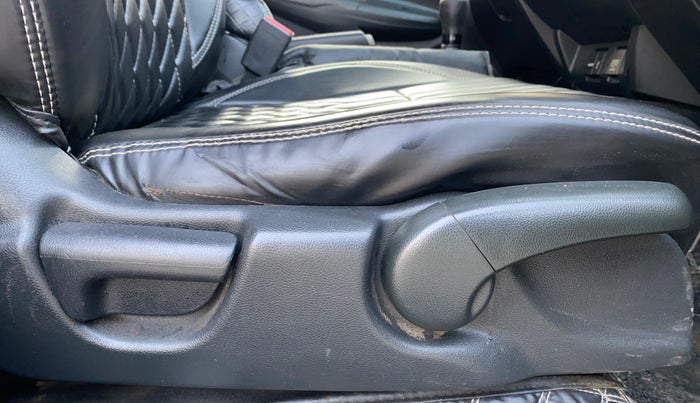 2017 Honda WR-V 1.5L I-DTEC VX MT, Diesel, Manual, 56,244 km, Driver Side Adjustment Panel