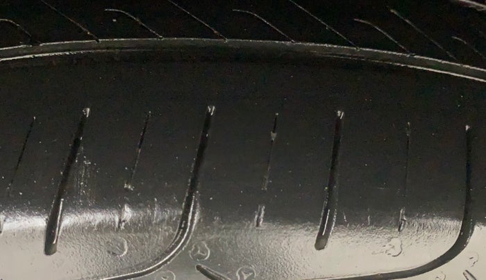 2015 Maruti Ertiga ZXI, Petrol, Manual, 81,005 km, Left Front Tyre Tread