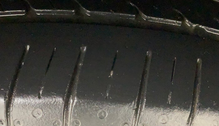 2015 Maruti Ertiga ZXI, Petrol, Manual, 81,005 km, Left Rear Tyre Tread