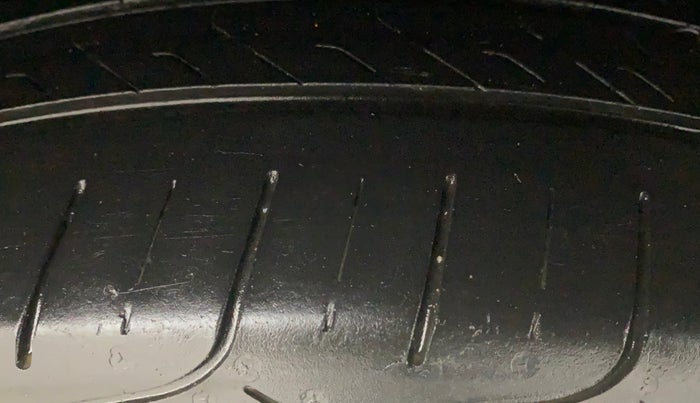 2015 Maruti Ertiga ZXI, Petrol, Manual, 81,005 km, Right Front Tyre Tread