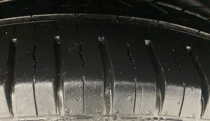 2015 Maruti Ertiga ZXI, Petrol, Manual, 81,005 km, Right Rear Tyre Tread