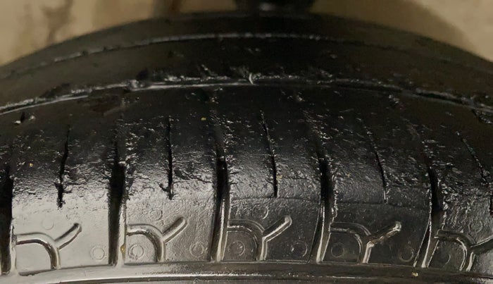 2014 Maruti Alto 800 LXI CNG, CNG, Manual, 83,631 km, Right Front Tyre Tread