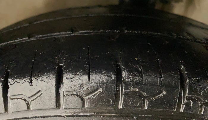 2014 Maruti Alto 800 LXI CNG, CNG, Manual, 83,631 km, Left Front Tyre Tread