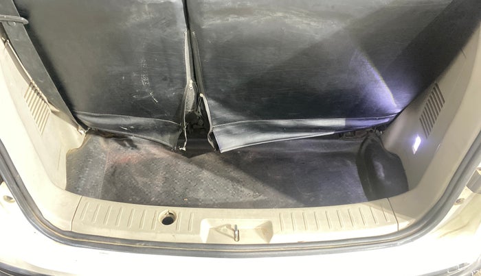 2018 Mahindra MARAZZO M6 8 STR, Diesel, Manual, 1,14,645 km, Boot Inside