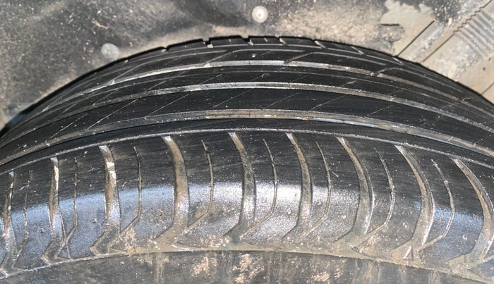 2018 Mahindra MARAZZO M6 8 STR, Diesel, Manual, 1,14,645 km, Left Rear Tyre Tread