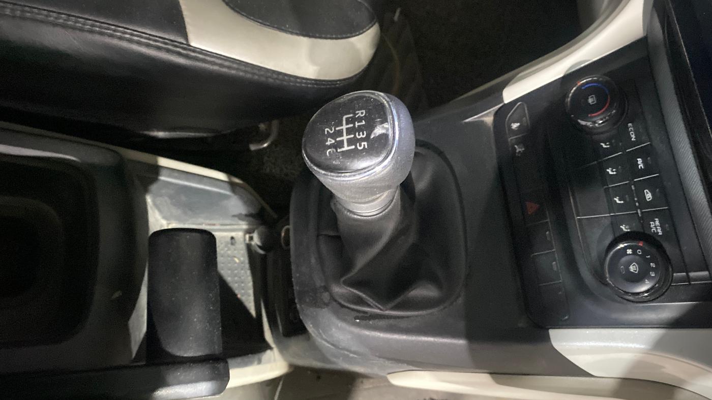 2018 Mahindra MARAZZO M6 8 STR, Diesel, Manual, 1,14,645 km, Gear Lever