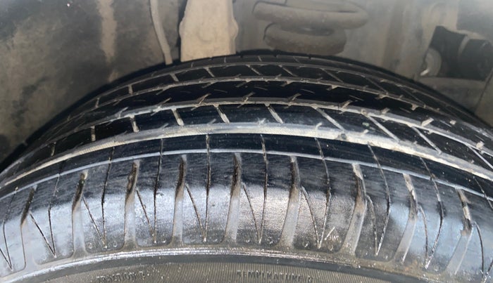 2018 Mahindra MARAZZO M6 8 STR, Diesel, Manual, 1,14,645 km, Right Front Tyre Tread