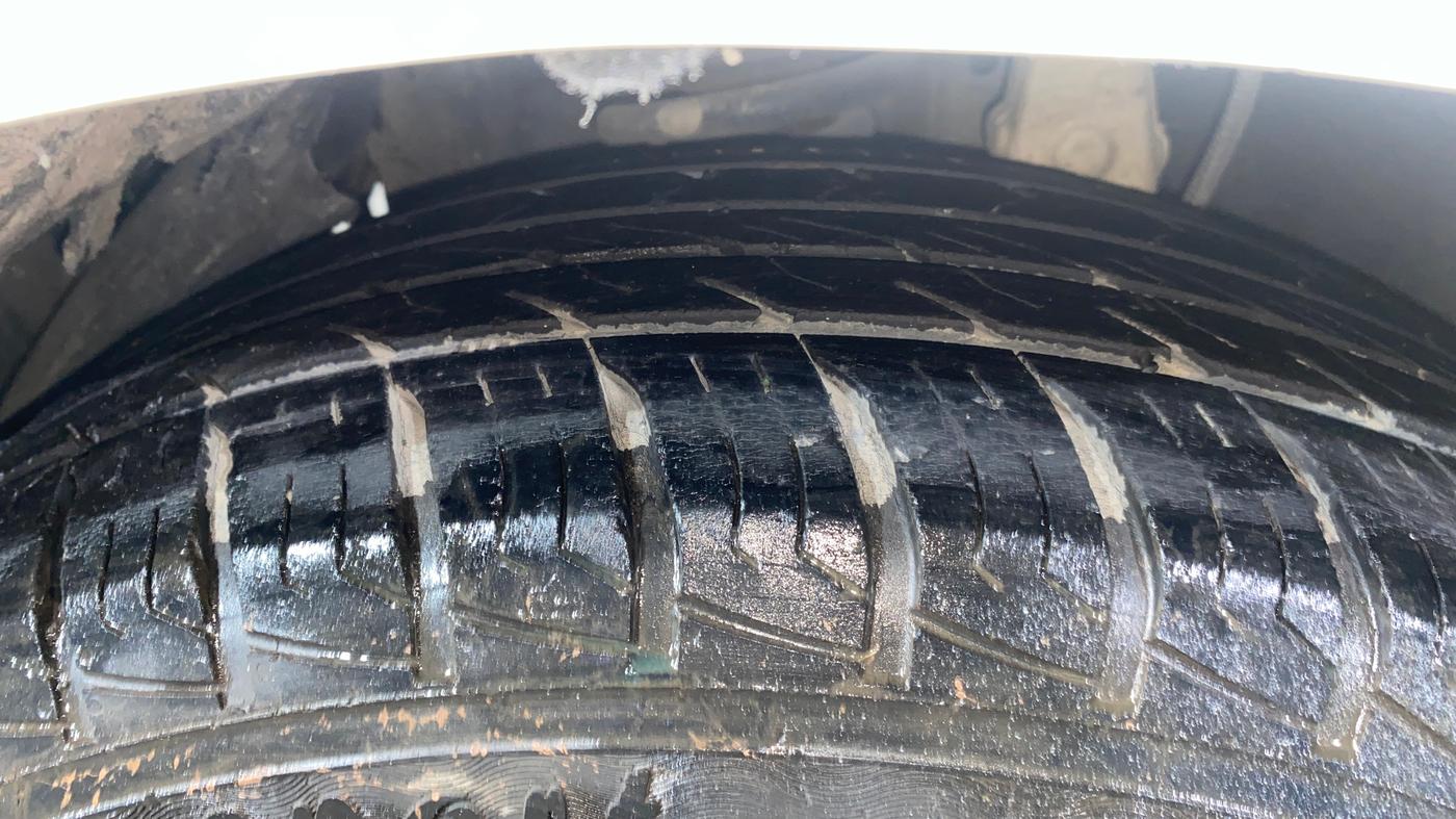 2018 Mahindra MARAZZO M6 8 STR, Diesel, Manual, 1,14,645 km, Left Front Tyre Tread