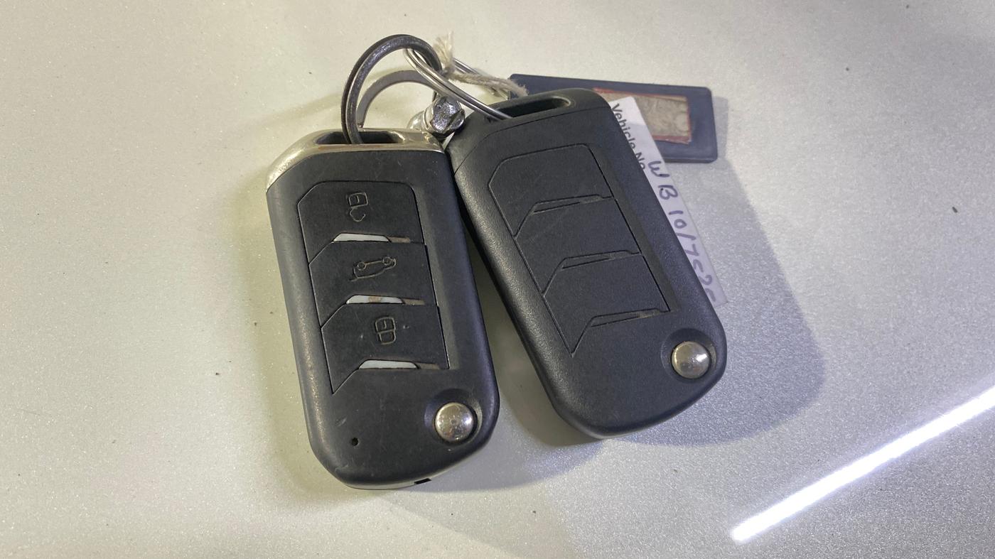 2018 Mahindra MARAZZO M6 8 STR, Diesel, Manual, 1,14,645 km, Key Close Up