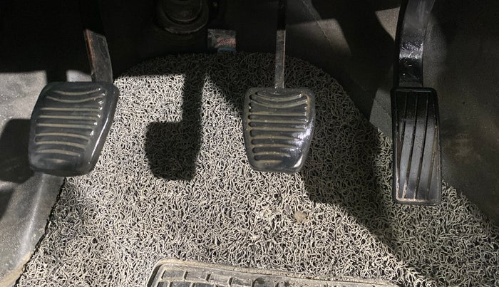 2018 Mahindra MARAZZO M6 8 STR, Diesel, Manual, 1,14,645 km, Pedals