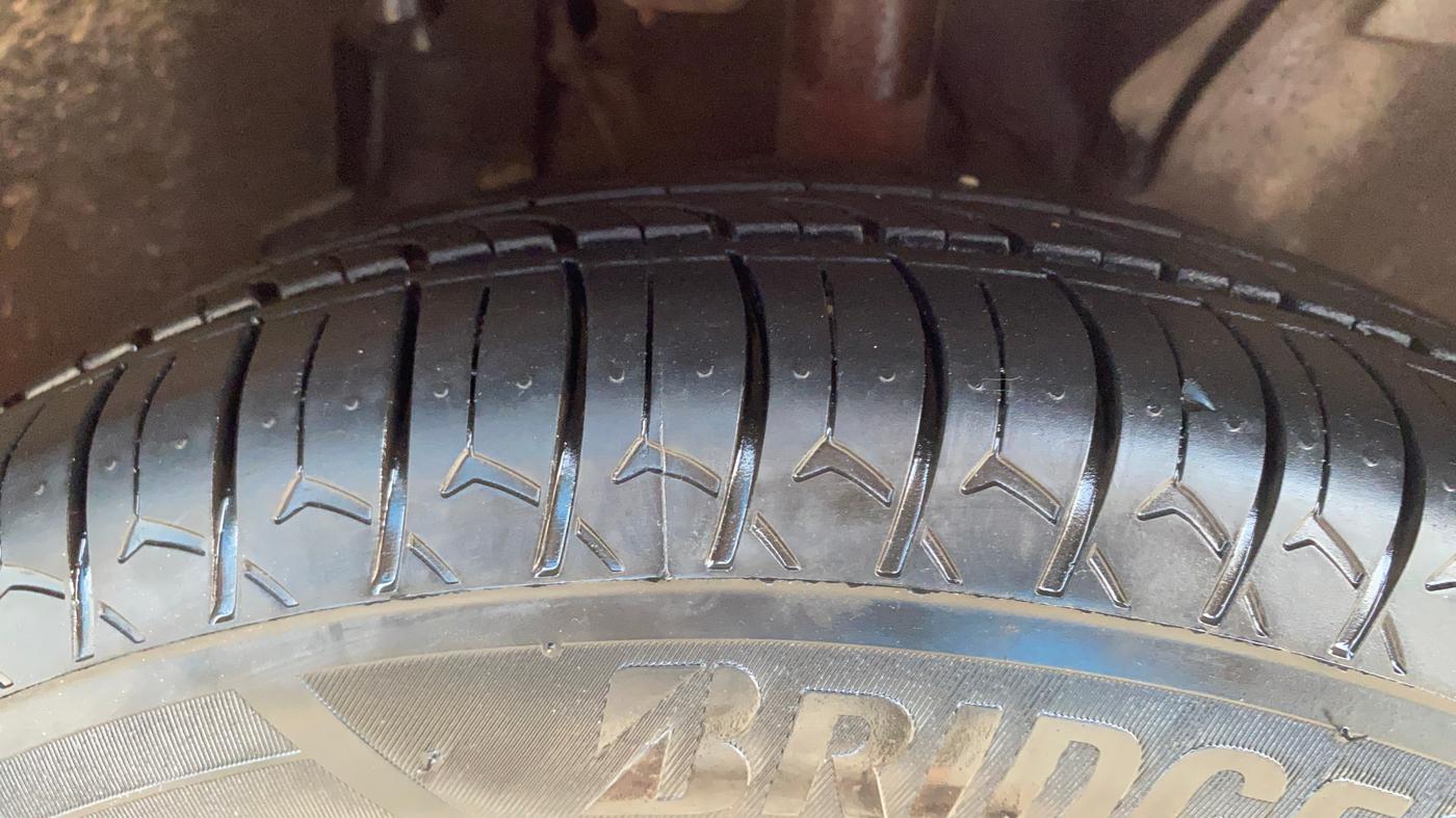 2021 Tata ALTROZ XE DIESEL, Diesel, Manual, 1,05,310 km, Right Front Tyre Tread