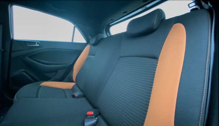 2017 Hyundai Elite i20 ASTA 1.2 DUAL TONE, Petrol, Manual, 26,347 km, Right Side Rear Door Cabin View