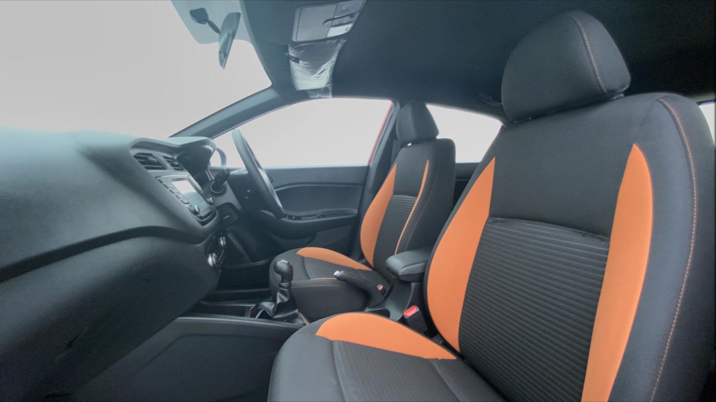 2017 Hyundai Elite i20 ASTA 1.2 DUAL TONE, Petrol, Manual, 26,347 km, Right Side Front Door Cabin View