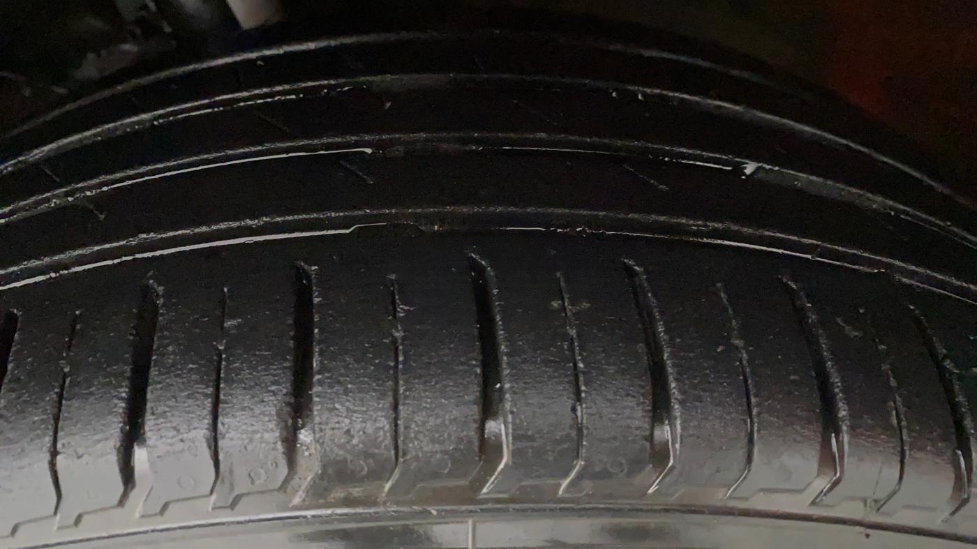 2016 Maruti Baleno ALPHA PETROL 1.2, Petrol, Manual, 26,113 km, Left Front Tyre Tread