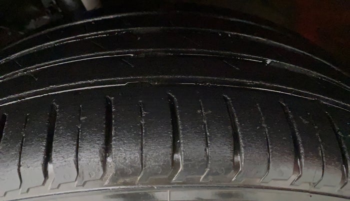 2016 Maruti Baleno ALPHA PETROL 1.2, Petrol, Manual, 26,113 km, Left Front Tyre Tread